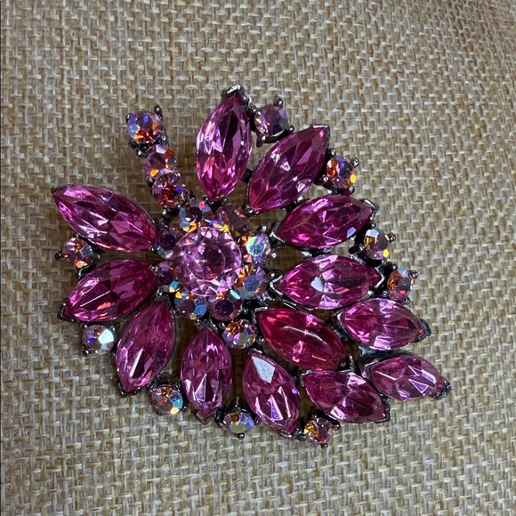 Weiss Pink Crystal Brooch - Picture 3 of 5